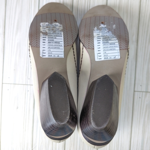 Naked Feet Suede and Leather Booties with Stacked Heel in Gray and Cream Size 6 - Picture 8 of 11